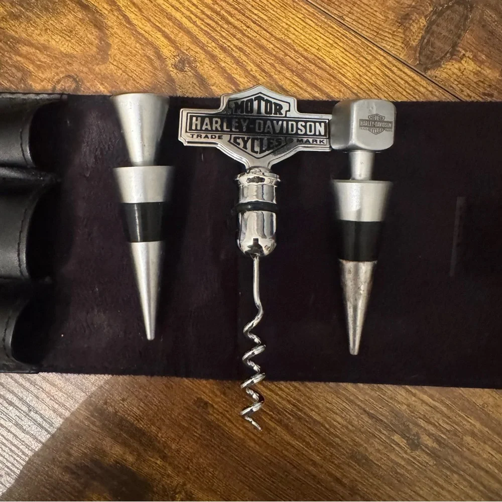 Harley-Davidson Wine Tool Set Corkscrew 2 Stoppers Bar And Shield Travel Pouch‎